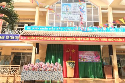 Chiều ngày 29/09/2023. Nhà trường tổ chức tết trung thu cho các em học sinh với chủ đề: Trung thu cho em “Thắp sáng ước mơ”. Xin chân thành cảm ơn Chùa Hoa Nghiêm đã tặng 100 suất quà cho học sinh nghèo, khó khăn của nhà trường.